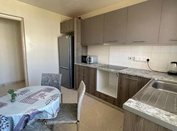 Ptolemaidos Cosy Family アパート ラルナカ